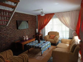 Retro Home in Nelspruit: 1980s Vintage Comfort